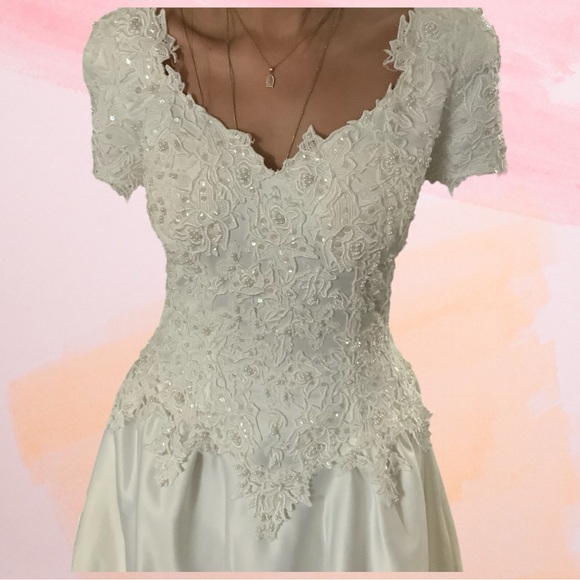 Beautiful Satin & Lace Soft White Wedding Dress with Catherdral Train Size 12 - Picture 3 of 11